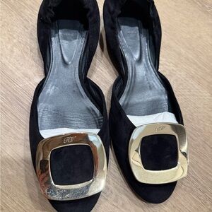 Roger Vivier Elegant Black Women's Shoes with Gold Accent